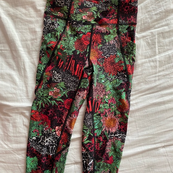 Lululemon Time to Sweat 23" - size 4 - Picture 6 of 6